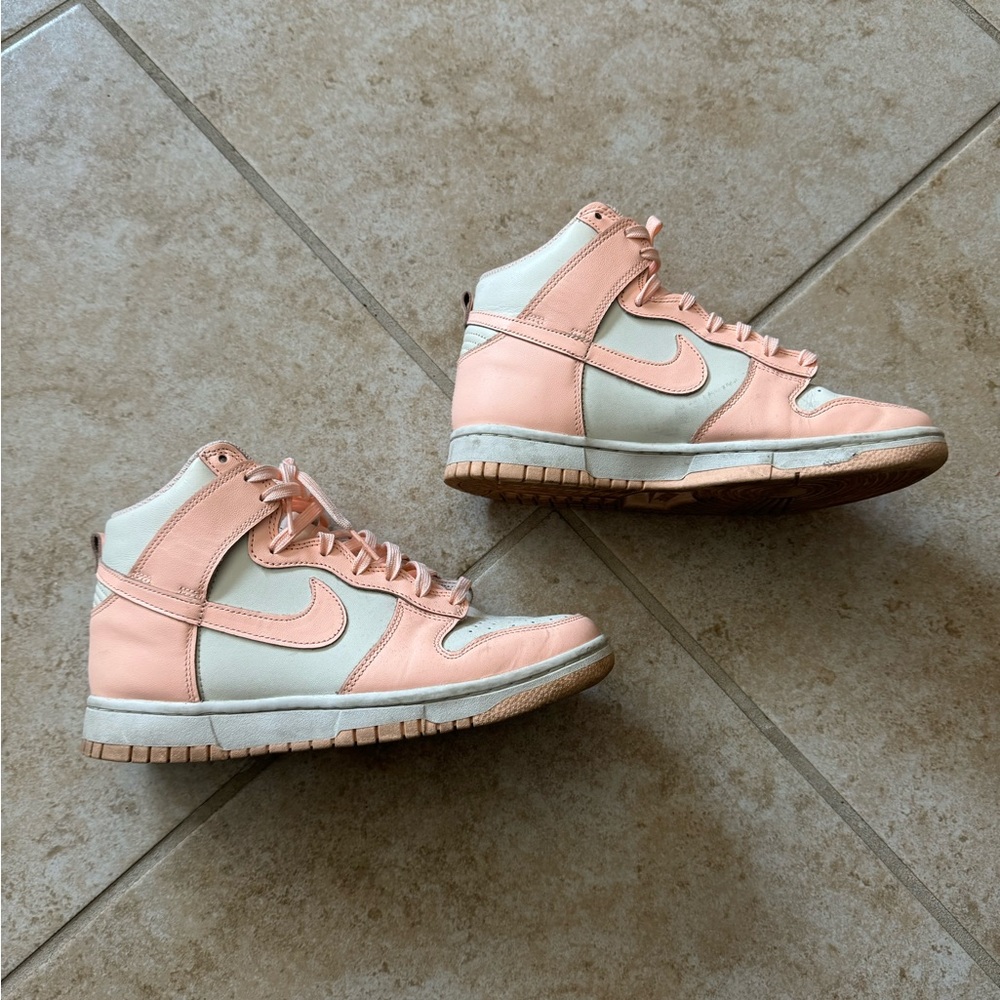 Nike Dunk high in Sail/crimson tint. women’s 7.5